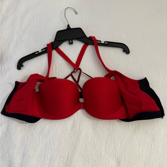 Victoria's Secret Bold Red Sports Bra front close 36 C - Picture 8 of 9